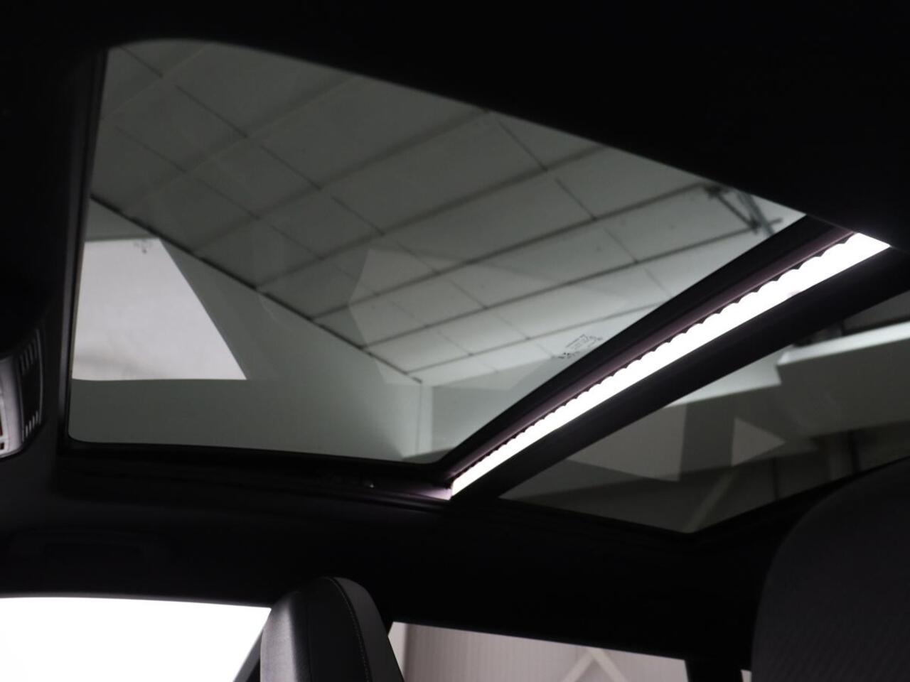 Volkswagen Arteon Shooting Brake 1.4 eHybrid R-Line | Panoramadak | Leder | Head-Up | Stoelverwarming | 360 Camera | Matrix LED | Massage | Park Assist | Sportstoelen | Keyless | Achterbankverwarming | Carplay | PHEV