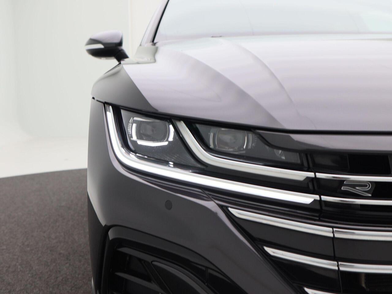 Volkswagen Arteon Shooting Brake 1.4 TSi 218 Pk Automaat eHybrid R-Line Business+ | Head-Up | Full LED | 360° Camera | Trekhaak | Panorama Dak | Stoel en Stuur Verwarming | Elektrische Achterklep | Carplay | Navigatiesysteem | Climate Control | 19 Inch | 69.579 Km!!