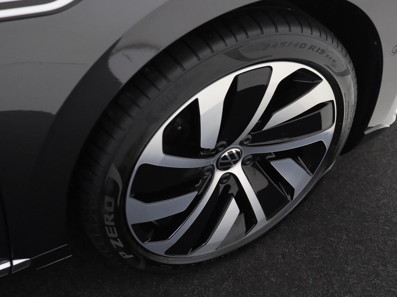 Volkswagen Arteon Shooting Brake 1.4 TSI eHybrid R-Line Business+ | Panoramadak | Parkeerassistent | Stoelverwarming voor en achter | Keyless | Adaptieve demping | Navigatie | Dodehoek detectie |