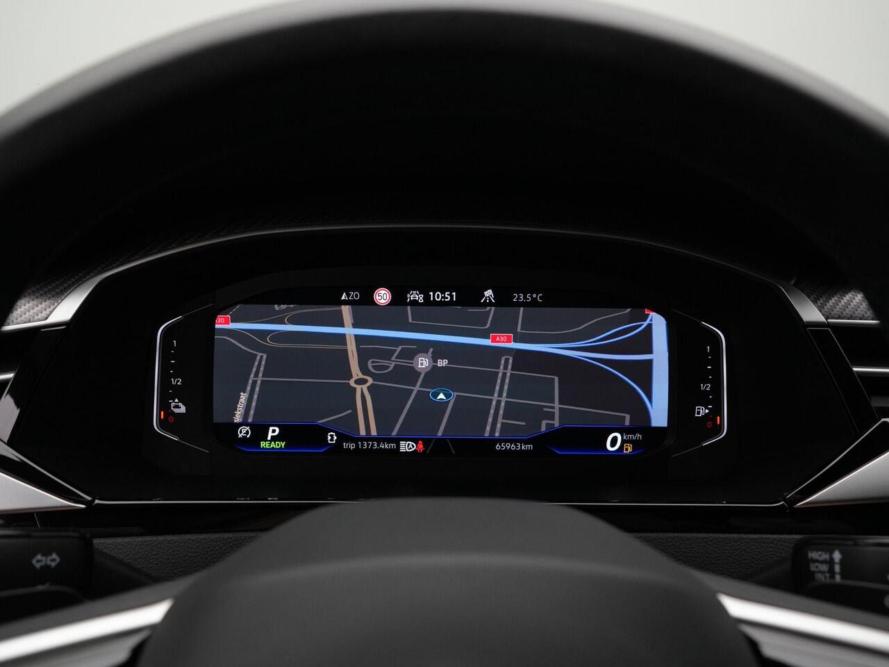 Volkswagen Arteon Shooting Brake 1.4 TSI eHybrid 218 pk DSG R-Line Business | Panoramadak | Trekhaak | Navigatie Discover Pro | Geheugenstoel | Adaptief onderstel | Head-up display | Rondomzicht camera