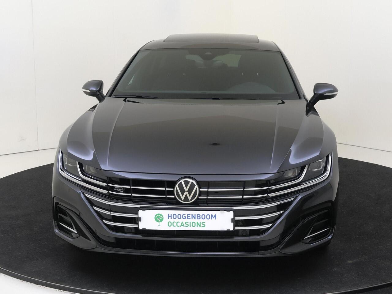 Volkswagen Arteon Shooting Brake 1.4 TSI eHybrid R-Line Business+ | Panoramadak | Parkeerassistent | Stoelverwarming voor en achter | Keyless | Adaptieve demping | Navigatie | Dodehoek detectie |