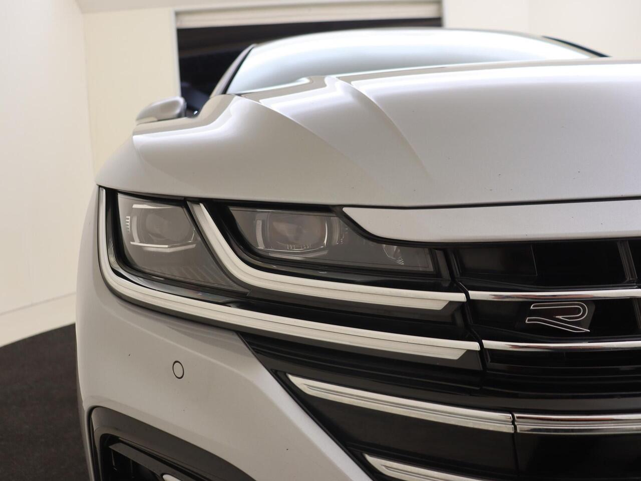 Volkswagen Arteon Shooting Brake 1.4 TSI eHybrid R-Line Business+ | Panoramadak | Trekhaak | 360 camera | 3-zone airco | Parkeerassistent | Stoel- en stuurwielverwarming | Keyless |