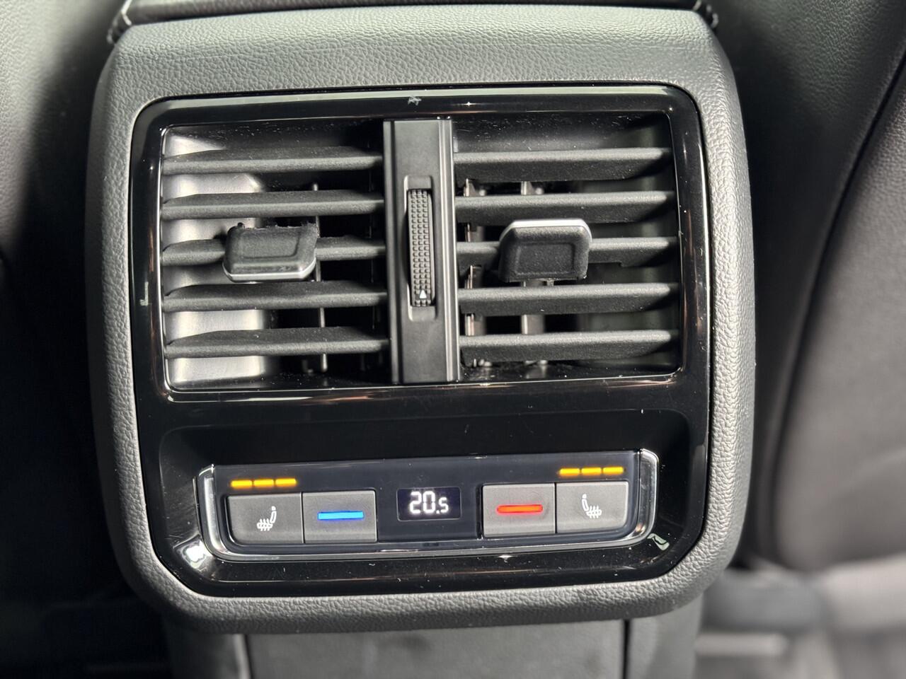 Volkswagen Arteon 2.0 TSI R-Line | Panorama | 19" | Adaptive Cruise | Keyless