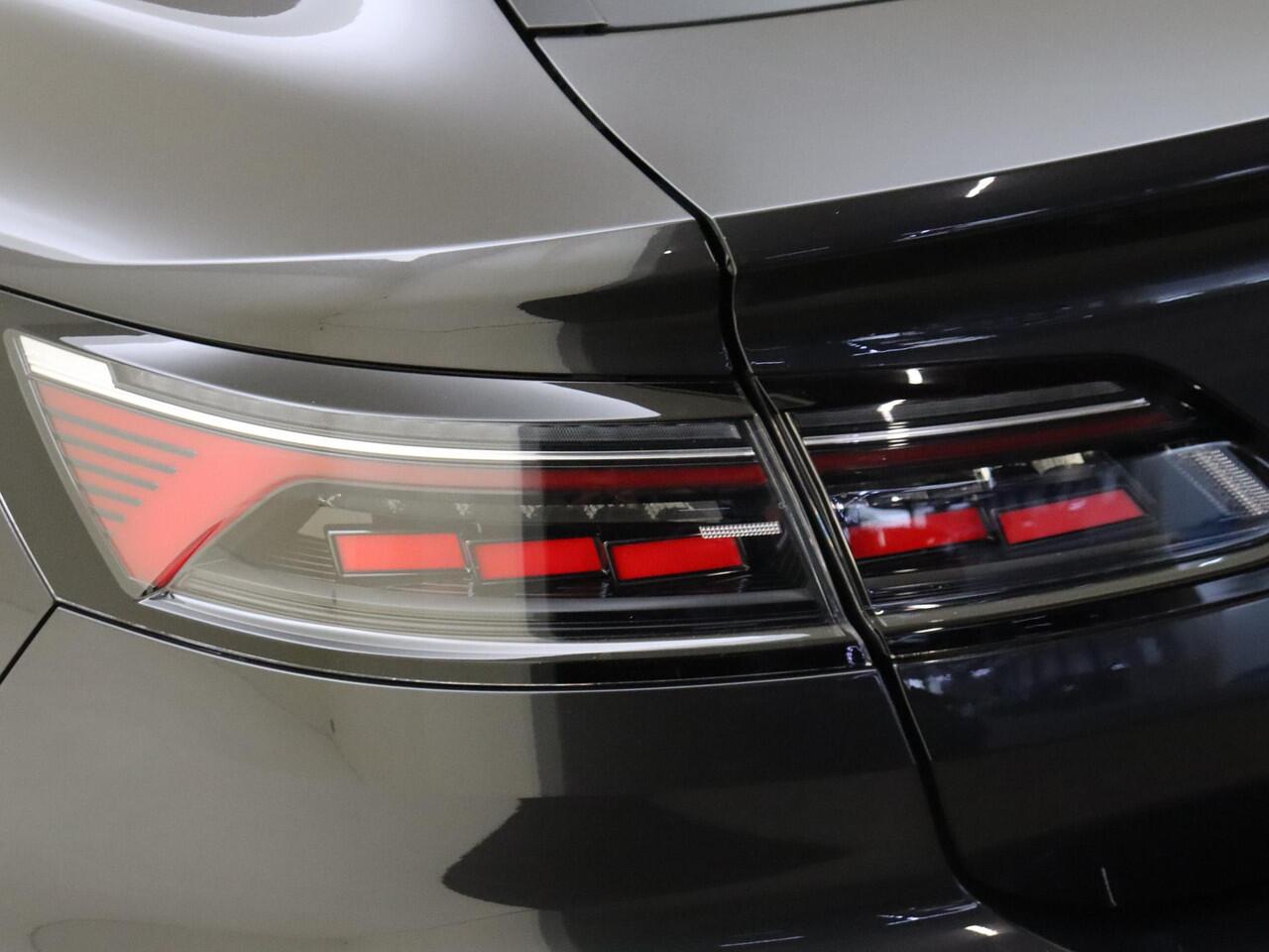 Volkswagen Arteon Shooting Brake 1.4 TSI eHybrid R-Line Business+ | Panoramadak | Trekhaak | Head-up display | 360 camera | Parkeerassistent | Stoelverwarming voor en achter | Dodehoek detectie | Standkachel |