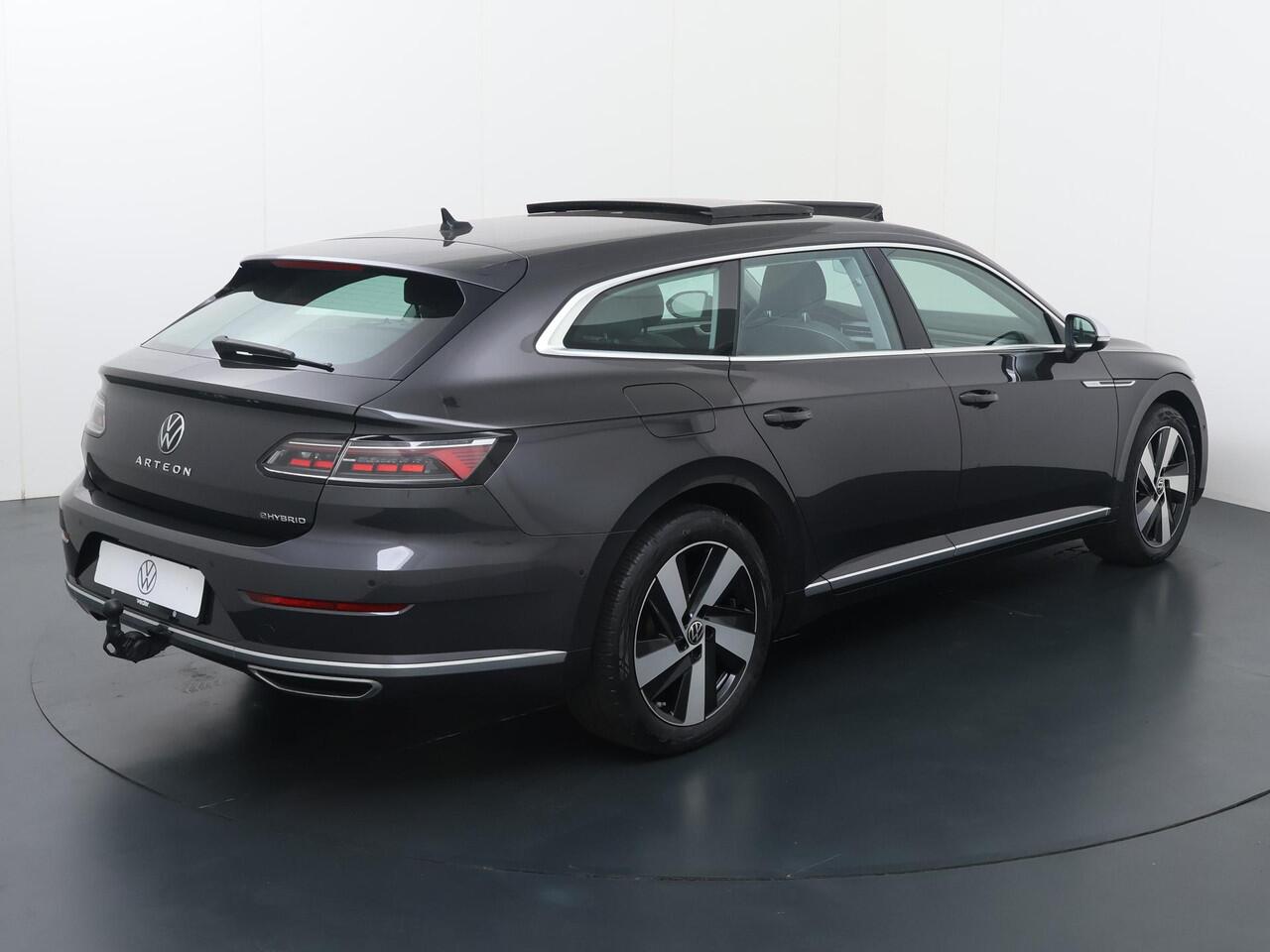 Volkswagen Arteon Shooting Brake 1.4 TSI eHybrid R-Line Business+ | 218 PK | SoH 91% | Trekhaak wegklapbaar | Panoramadak | Head-Up display | R-Line |