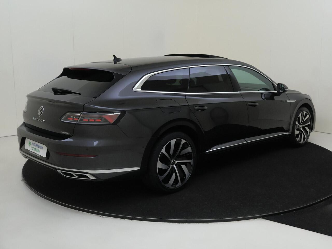 Volkswagen Arteon Shooting Brake 1.4 TSI eHybrid R-Line Business+ | Panoramadak | Trekhaak | Head-up display | 360 camera | Parkeerassistent | Stoelverwarming voor en achter | Dodehoek detectie | Standkachel |