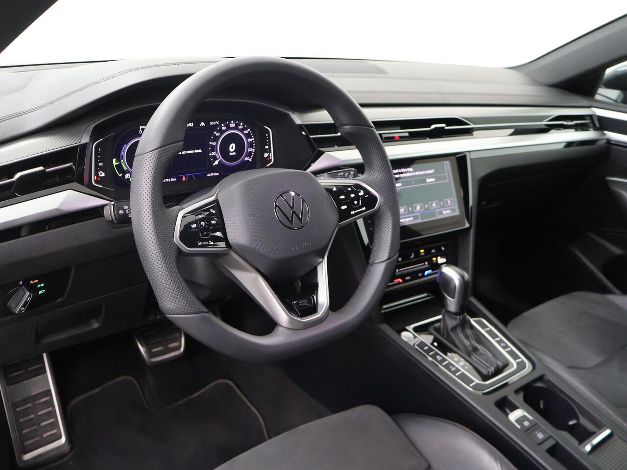 Volkswagen Arteon Shooting Brake 1.4 TSI eHybrid R-Line Business+ | 218 PK | SoH 89% | Trekhaak wegklapbaar | Panoramadak | IQ light LED koplampen | R-Line |