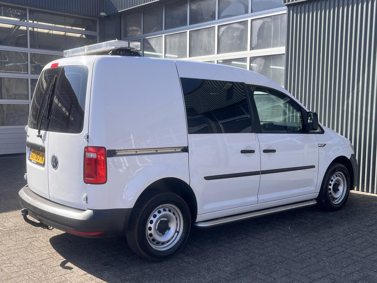Volkswagen CADDY 2.0 TDI L1H1 BMT Bpm vrij Ladekast Airco Cruise controle Kastinrichting Trekhaak 1400kg trekgewicht Schuifdeur Telefoon verbinding 1e eigenaar Euro 6 Dubbele bodem met Lades