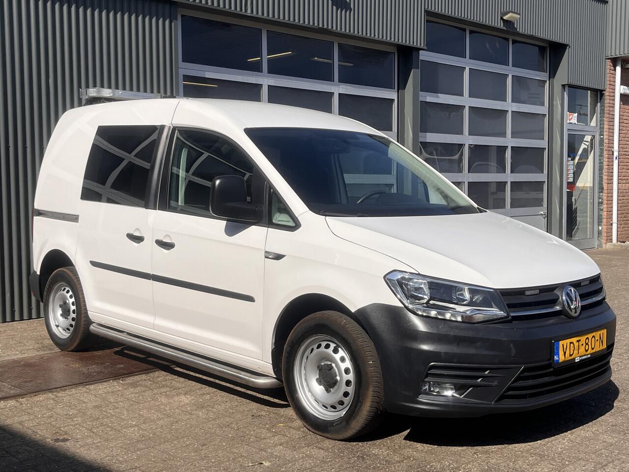 Volkswagen CADDY 2.0 TDI L1H1 BMT Bpm vrij Ladekast Airco Cruise controle Kastinrichting Trekhaak 1400kg trekgewicht Schuifdeur Telefoon verbinding 1e eigenaar Euro 6 Dubbele bodem met Lades