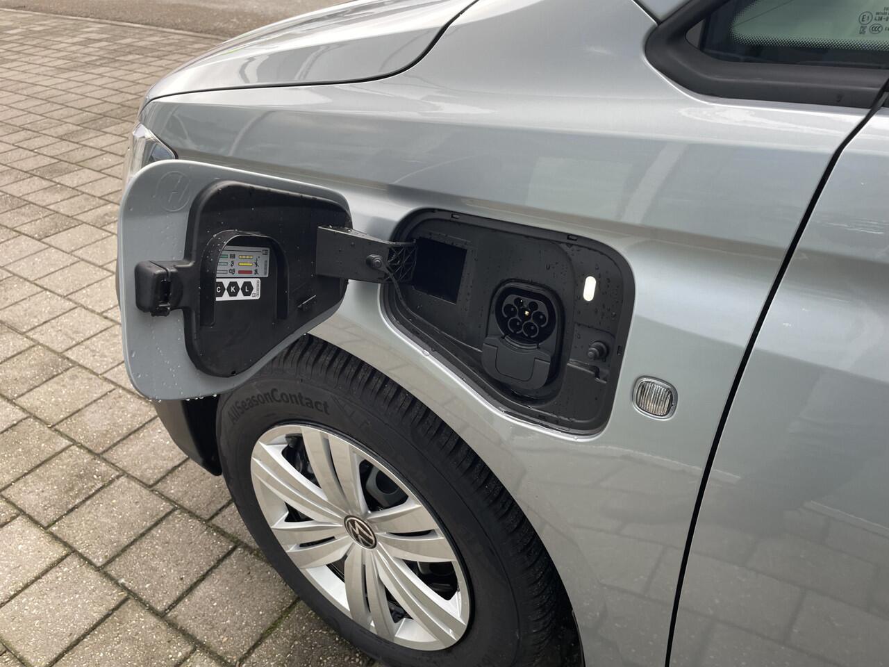 Volkswagen CADDY Kombi 1.5 TSI 150PK DSG Hybride | app connect | trekhaak 30.695.- ex btw | 5 zitplaatsen | Trekhaak | App connect