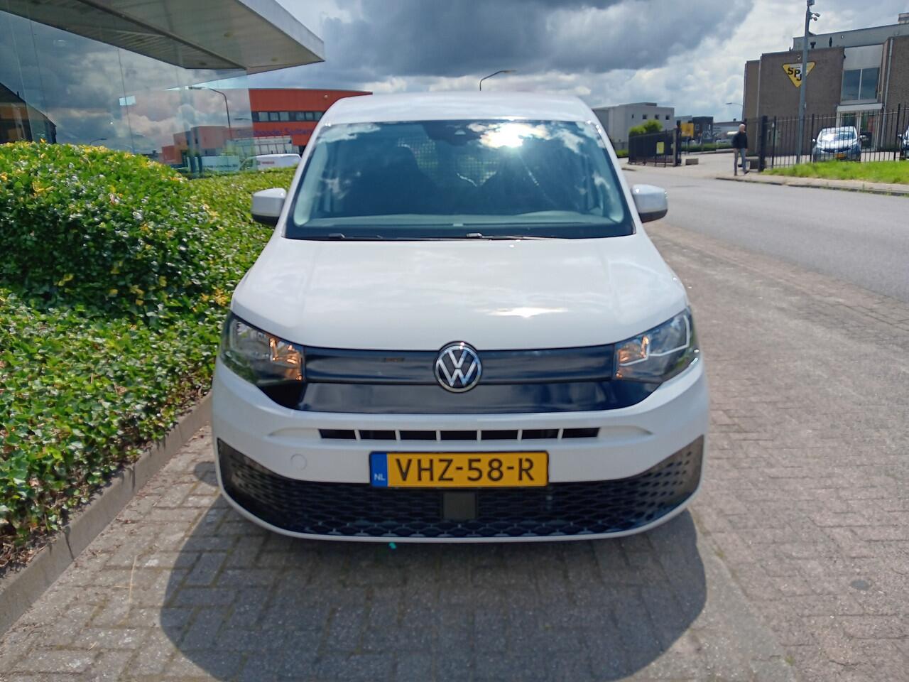 Volkswagen CADDY Cargo 2.0 TDI 102PK Comfort, SPORTSTOELEN, AIRCO, NAVIGATIE, 18" LMV, incl. 12 MND BOVAGGARANTIE Uniek!