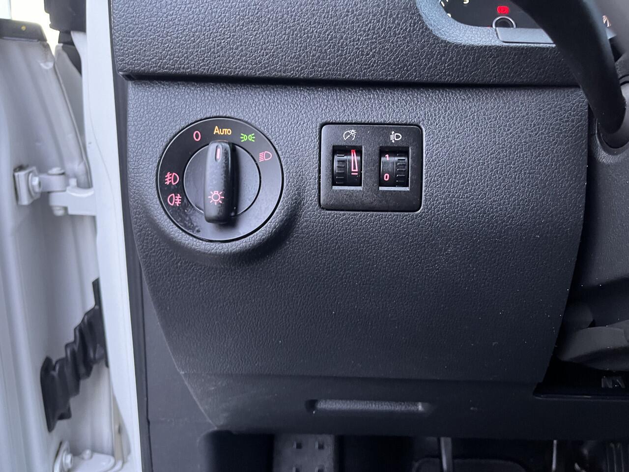 Volkswagen CADDY 1.4 TGI L1H1 EcoFuel Aardgas/Benzine Airco Cruise controle Trekhaak 1300kg Kastinrichting Telefoonverbinding 2-Persoons Navigatiesysteem Parkeersensoren achter