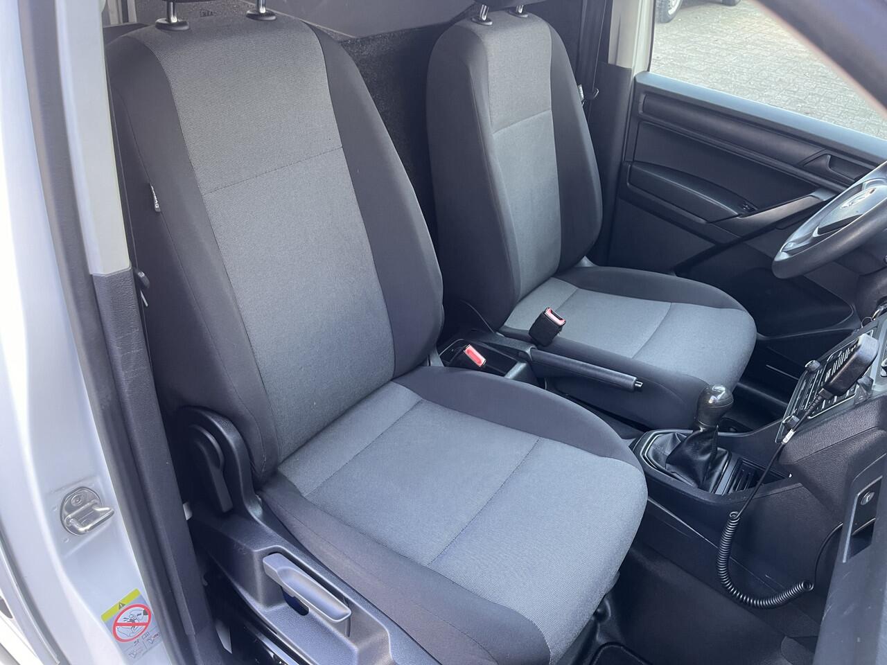 Volkswagen CADDY 2.0 TDI L1H1 BMT Bpm vrij Ladekast Airco Cruise controle Kastinrichting Trekhaak 1400kg trekgewicht Schuifdeur Telefoon verbinding 1e eigenaar Euro 6 Dubbele bodem met Lades