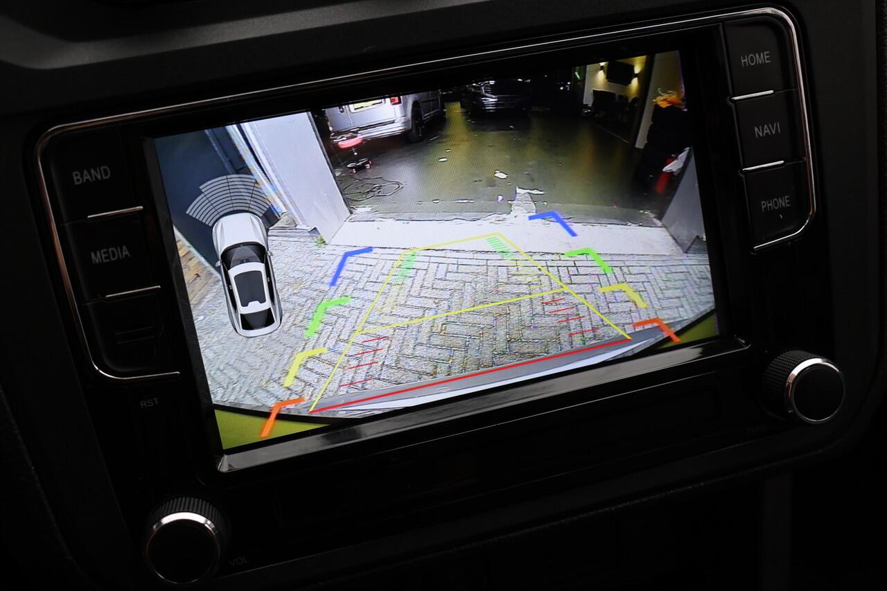 Volkswagen CADDY 2.0 TDI 185 PK DSG | CarPlay | Camera | Stoelverwarming | L+R Schuifdeur | AP Schroefset | Trekhaak | Airco | Cruise control | Dealer onderhouden | Nieuwe APK