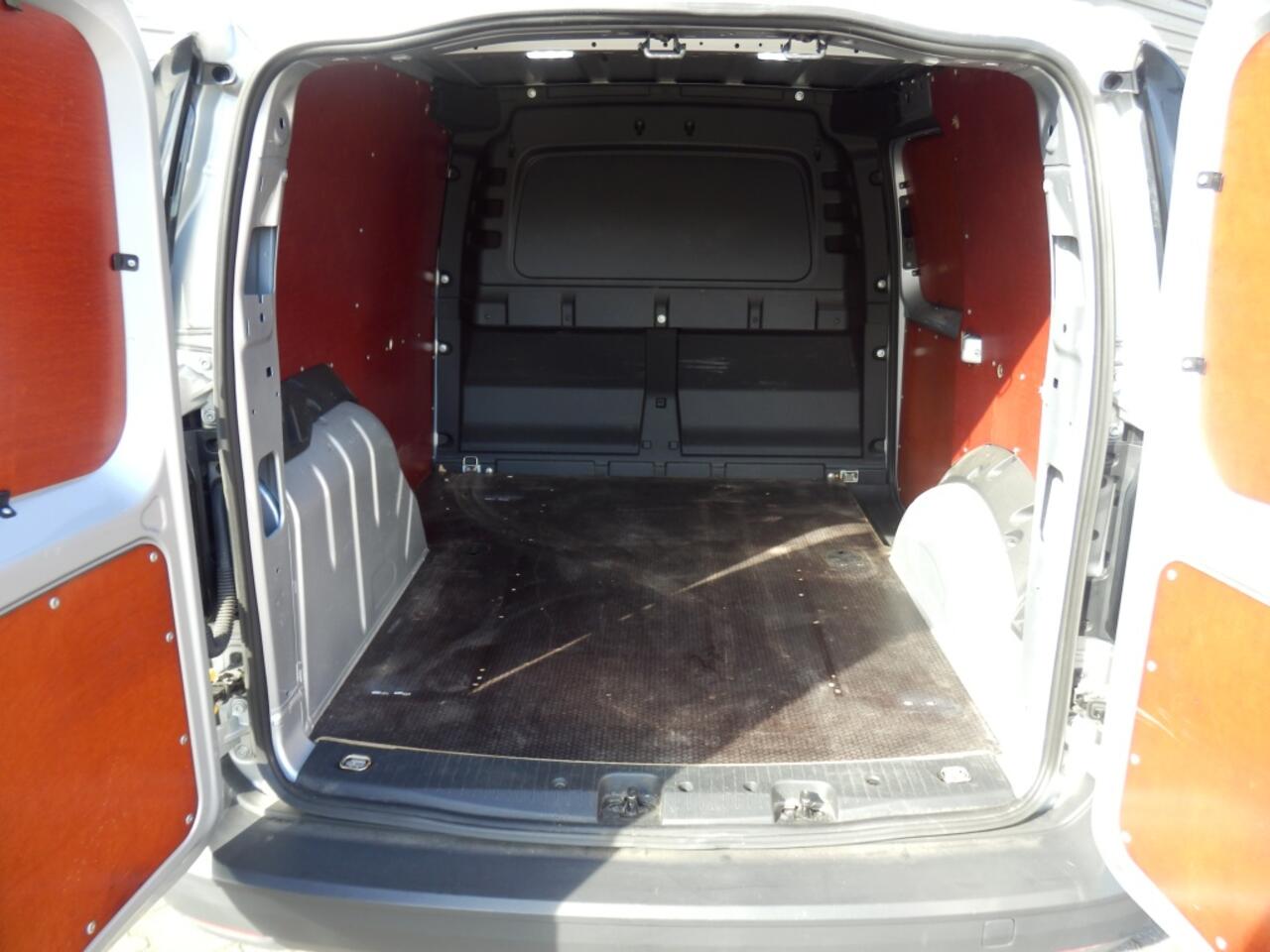 Volkswagen CADDY 2.0 TDI Comfort | Trekhaak | Laadruimte afwerking | Clima |