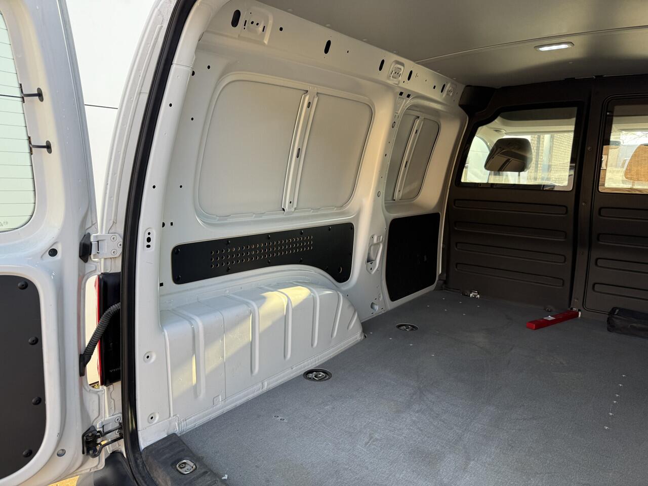 Volkswagen CADDY e-Caddy 113PK L2H1 Elektrisch Caddy ABT Maxi 37,3kWh 159km WLTP Trekhaak Airco Stoelverwarming Parkeersensoren Achter