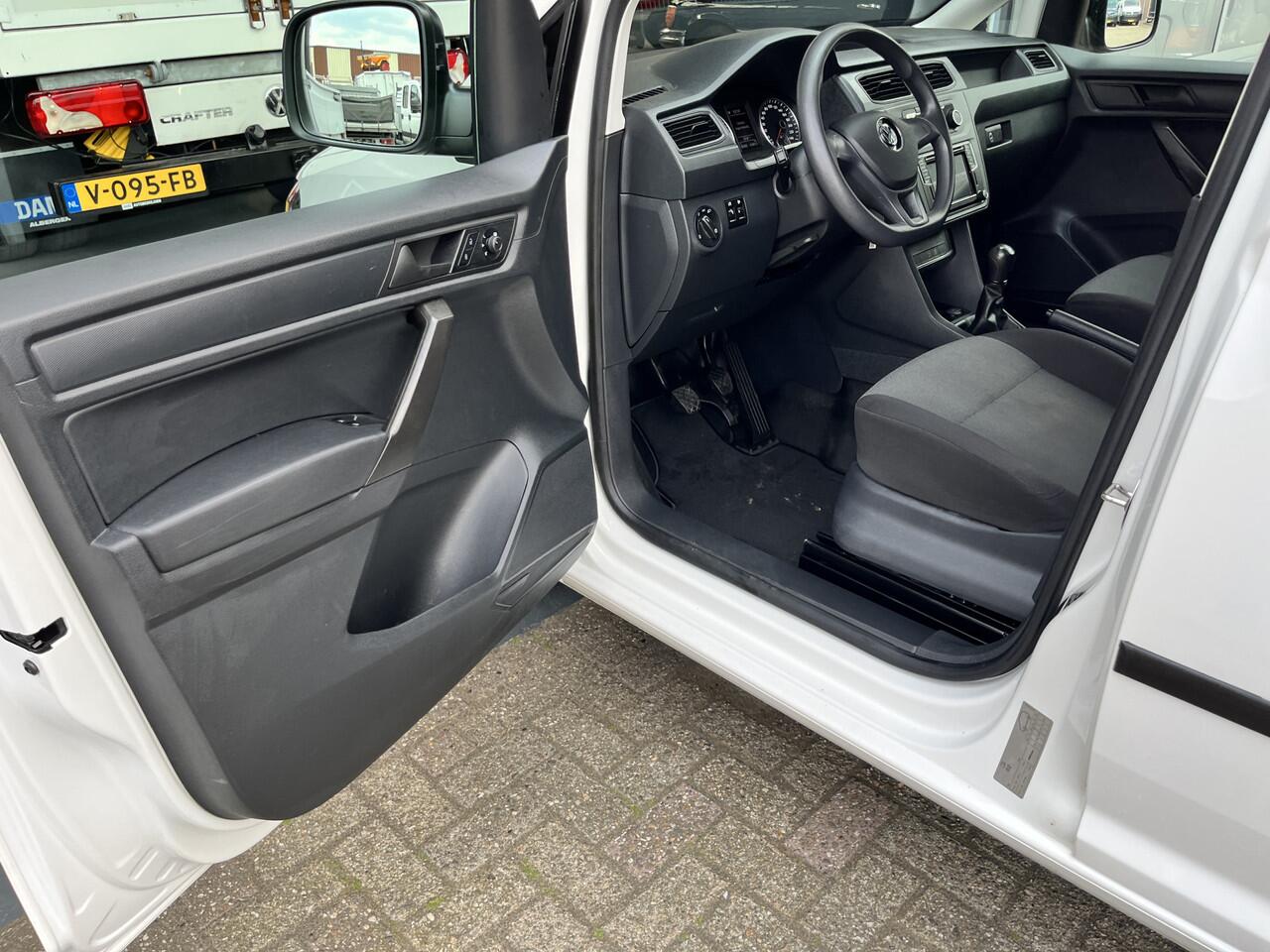 Volkswagen CADDY 2.0 TDI L1H1 Airco Cruise controle Trekhaak 1400kg trekgewicht Schuifdeur Telefoon verbinding Apple carplay kastinrichting Laderkasten 1e eigenaar 2-Persoons Euro 6