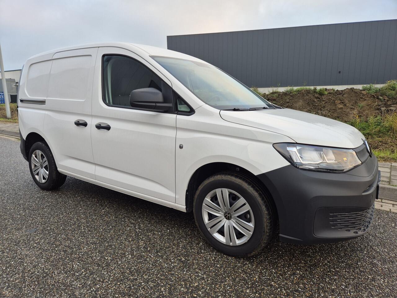 Volkswagen CADDY Benzine!! Grijs kenteken met slechts 7500 km op de teller. Nederlands kenteken volgt. Prijs Ex BTW