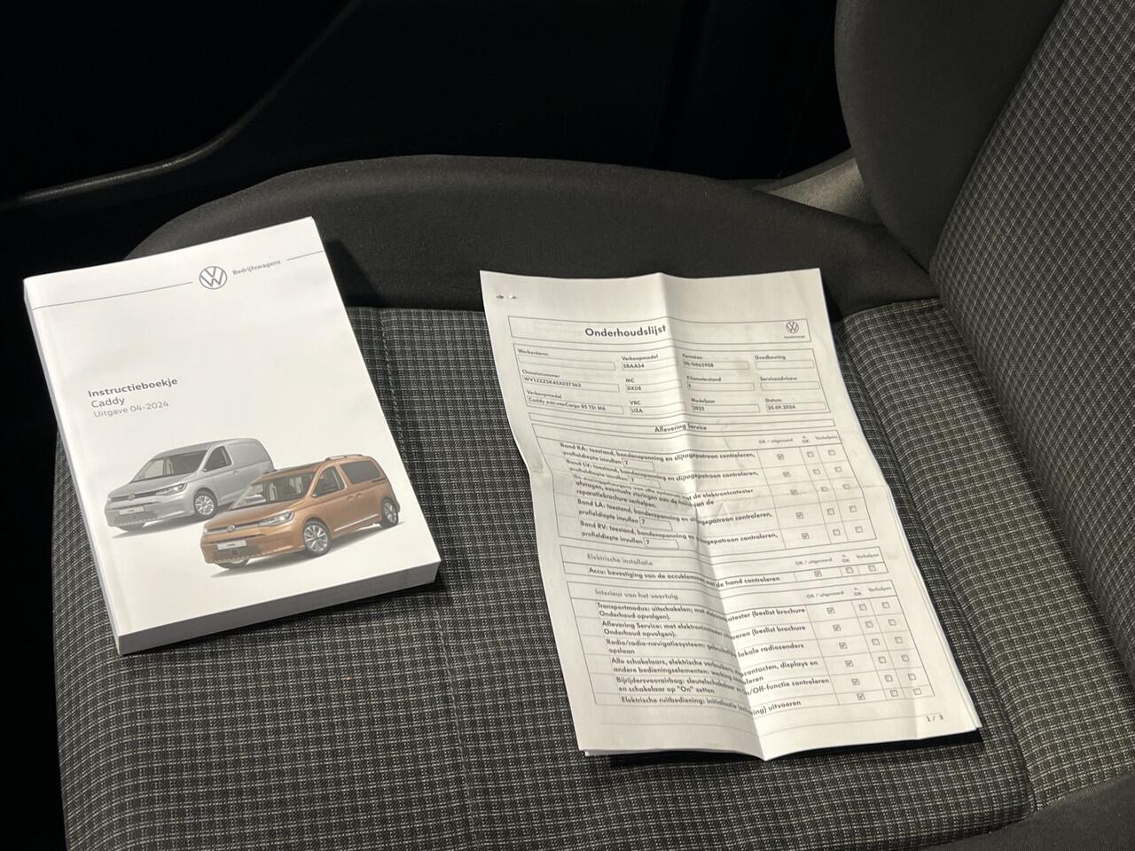 Volkswagen CADDY Cargo 1.5 TSI Style | Apple Carplay/Android Auto | LM Velgen 16" | Cruise Control | Trekhaak | Betonplex in Laadruimte | Parkeersensor Achter |