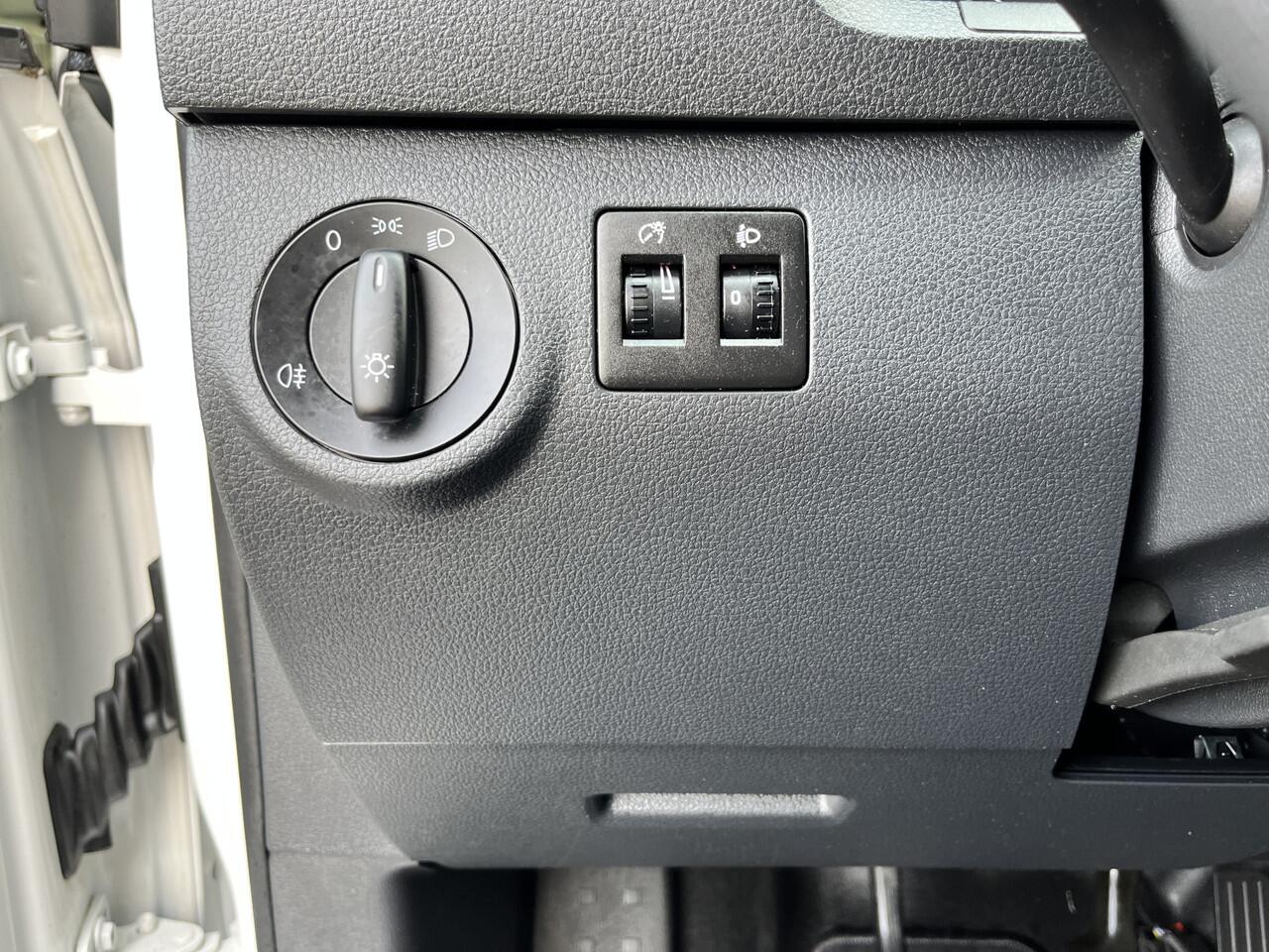 Volkswagen CADDY 2.0 TDI L1H1 Airco Cruise controle Trekhaak 1400kg trekgewicht Schuifdeur Telefoon verbinding Apple carplay kastinrichting Laderkasten 1e eigenaar 2-Persoons Euro 6