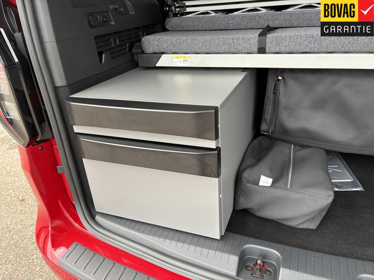 Volkswagen CADDY MAXI 1.5 TSI 5p CALIFORNIA Tiny Camper DSG ( Standkachel, Bed, Led verlichting, Navigatie, Trekhaak) RIJKLAARPRIJS!