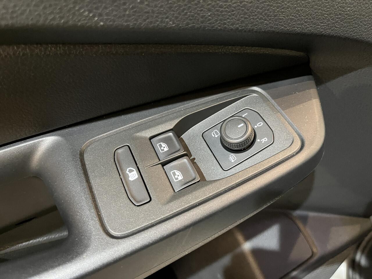 Volkswagen CADDY MAXI 2.0 TDI 123 PK Automaat / Euro 6 / Airco / Schuifdeur L + R / Cruise Control / Trekhaak / CarPlay / Camera / Klep / Stoelverwarming / 61.300 KM !!