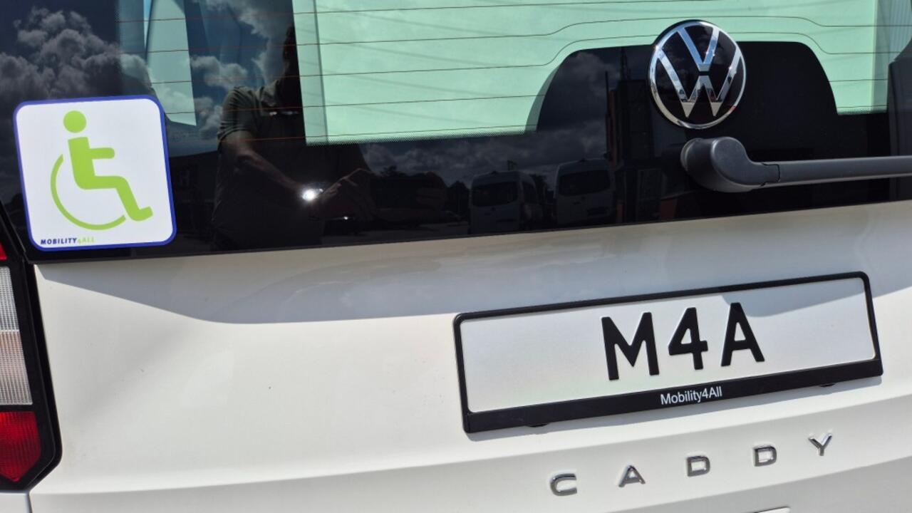 Volkswagen CADDY MAXI VOORRAAD ! ! AUTOMAAT Rolstoelauto Incl- BPM