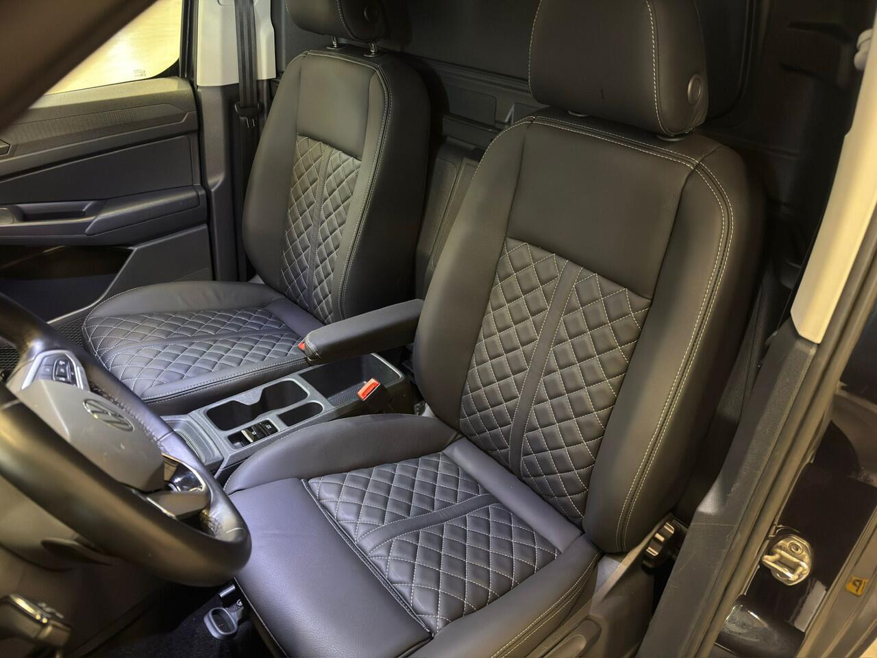 Volkswagen CADDY MAXI Cargo 2.0 TDI R-Line | LED | Camera | CarPlay | Lane Assist | Virtual Cockpit | Cruise control | DAB | Trekhaak | Keyless Go | Fabrieksgarantie