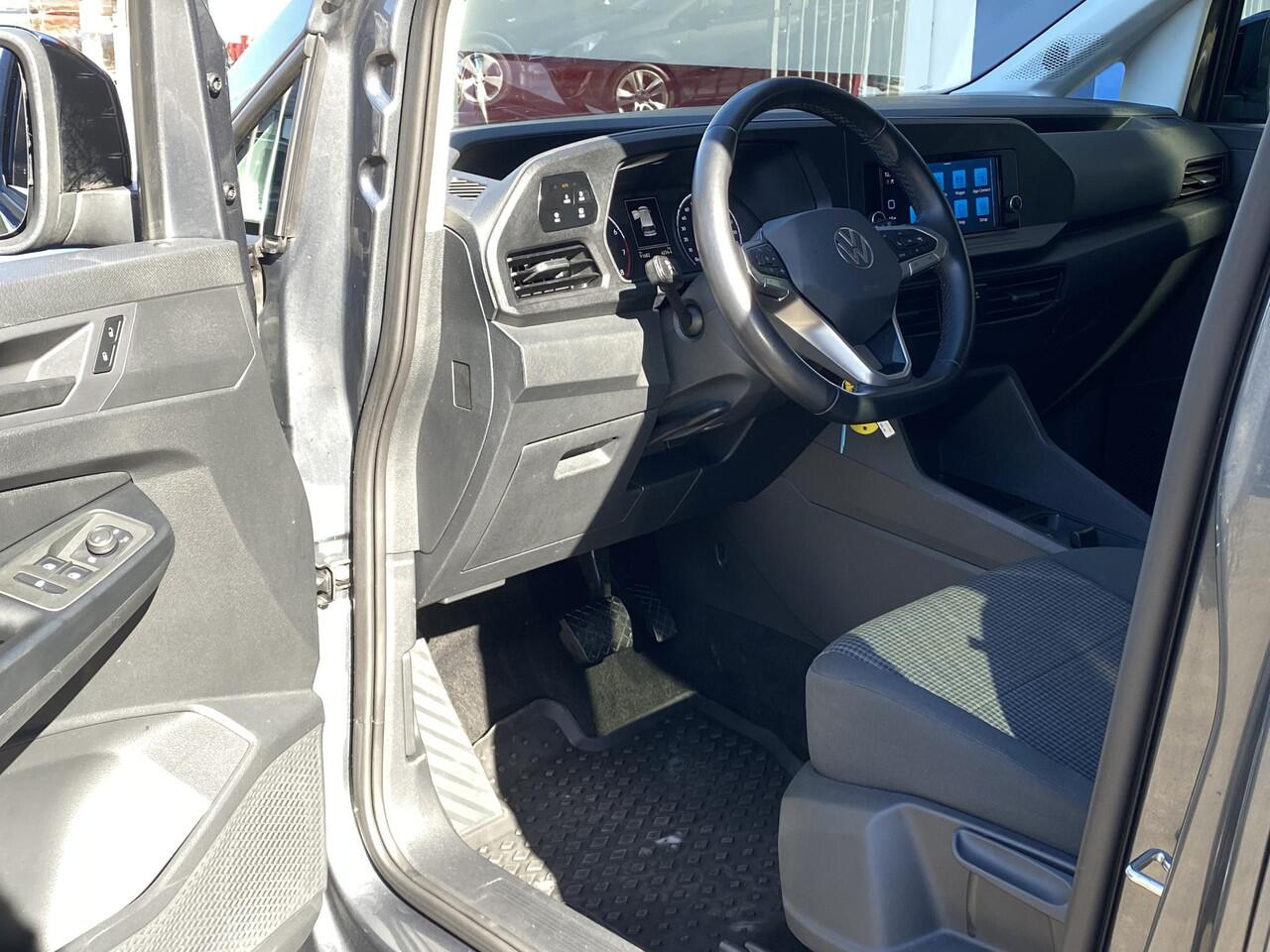 Volkswagen CADDY MAXI 1.5 TSI 7p / Automaat / NL-Auto / 2e-Eigenaar / Stoelverwarming / Adaptieve Cruise-Control / Apple-Carlay & Android-Auto / Zijschuifdeur Links en Rechts / Climate-Control / DAB Radio-Bluetooth / Navi / PDC V+A met Camera / 17'' LMV / ENZ.