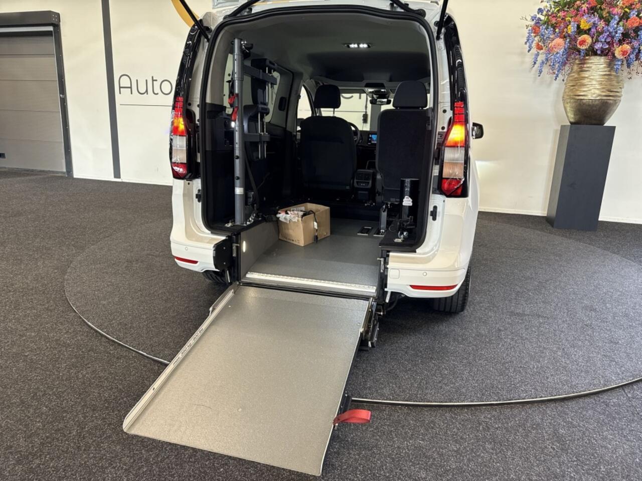 Volkswagen CADDY 1.5 TSI Rolstoelauto 3+1 | CAMERA | NAVI | LED | LMV