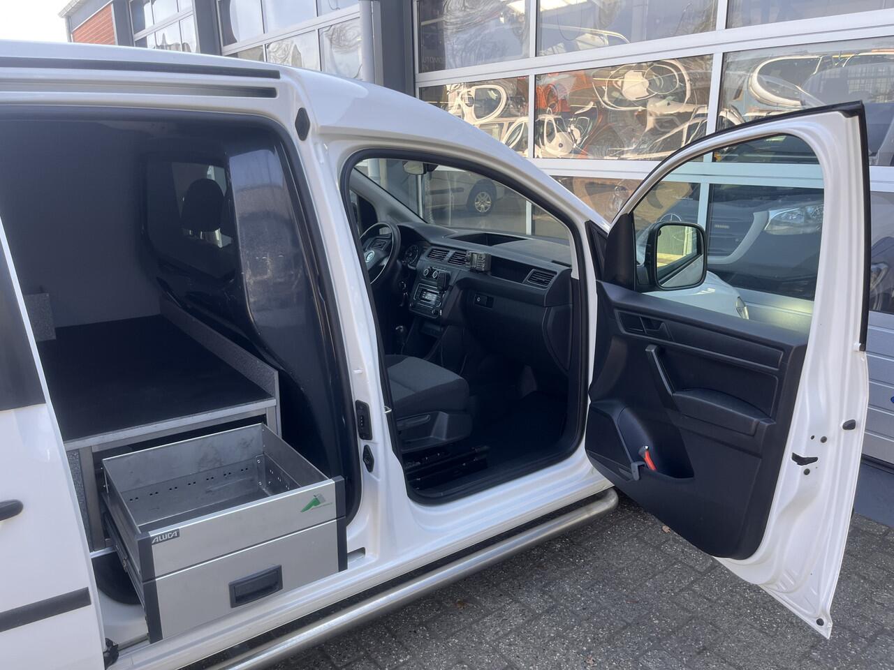 Volkswagen CADDY 2.0 TDI L1H1 BMT Bpm vrij Ladekast Airco Cruise controle Kastinrichting Trekhaak 1400kg trekgewicht Schuifdeur Telefoon verbinding 1e eigenaar Euro 6 Dubbele bodem met Lades