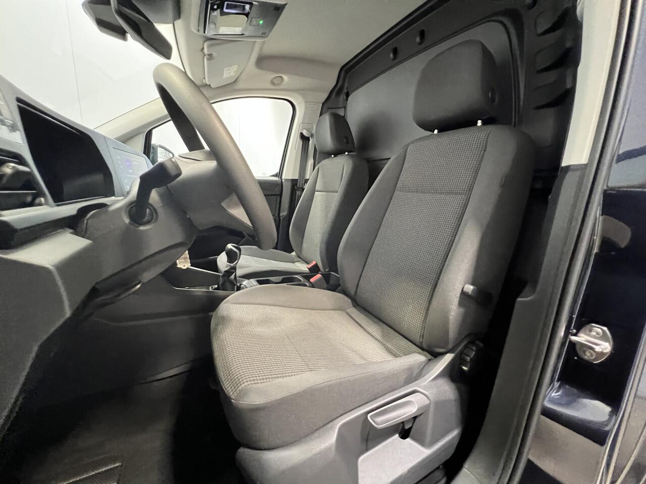 Volkswagen CADDY Cargo 1.5 TSI Style | Apple Carplay/Android Auto | LM Velgen 16" | Cruise Control | Trekhaak | Betonplex in Laadruimte | Parkeersensor Achter |