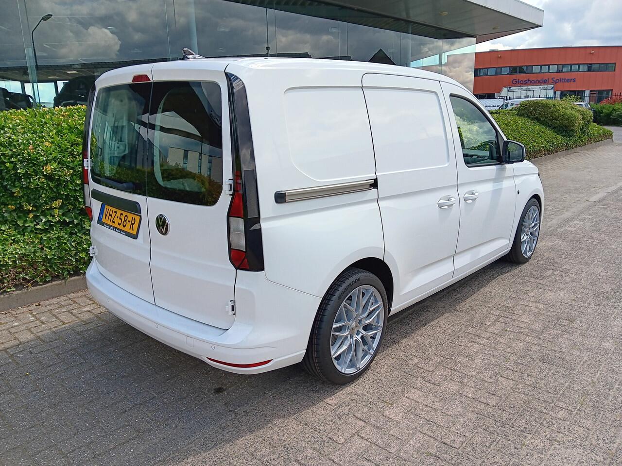 Volkswagen CADDY Cargo 2.0 TDI 102PK Comfort, SPORTSTOELEN, AIRCO, NAVIGATIE, 18" LMV, incl. 12 MND BOVAGGARANTIE Uniek!
