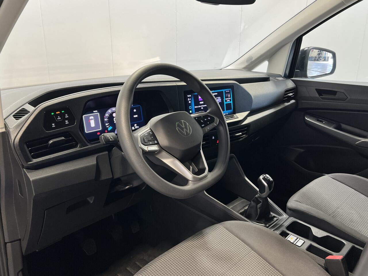 Volkswagen CADDY Cargo 1.5 TSI Style | Apple Carplay/Android Auto | LM Velgen 16" | Cruise Control | Trekhaak | Betonplex in Laadruimte | Parkeersensor Achter |