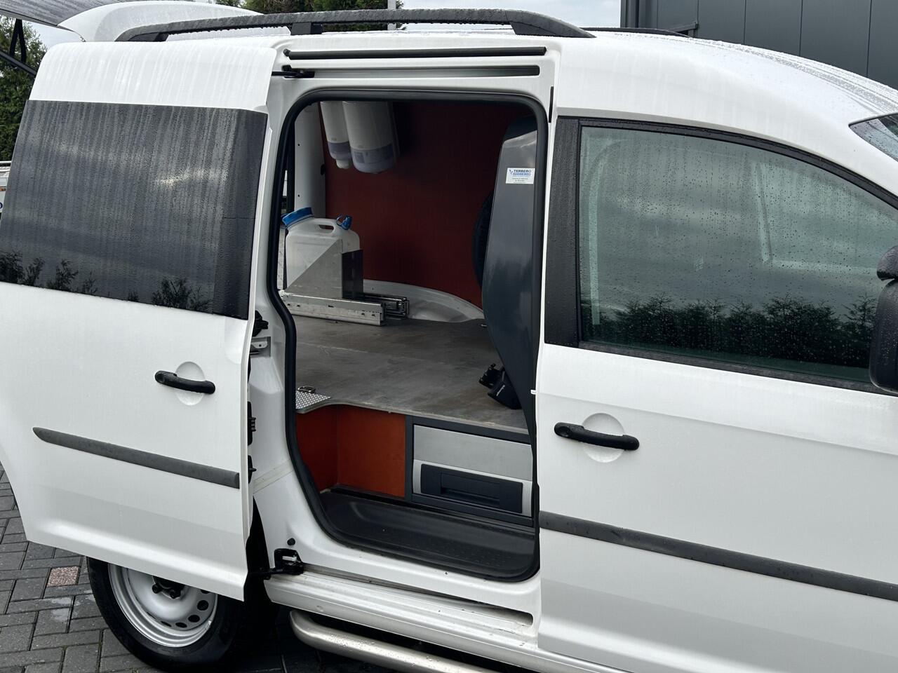 Volkswagen CADDY 2.0 TDI 123 PK / L1H1 / 4x4 / 4Motion / 1e EIG. / ACHTERKLEP / TREKHAAK / INRICHTING / AIRCO / CRUISE / NAVI / APPLE CARPLAY