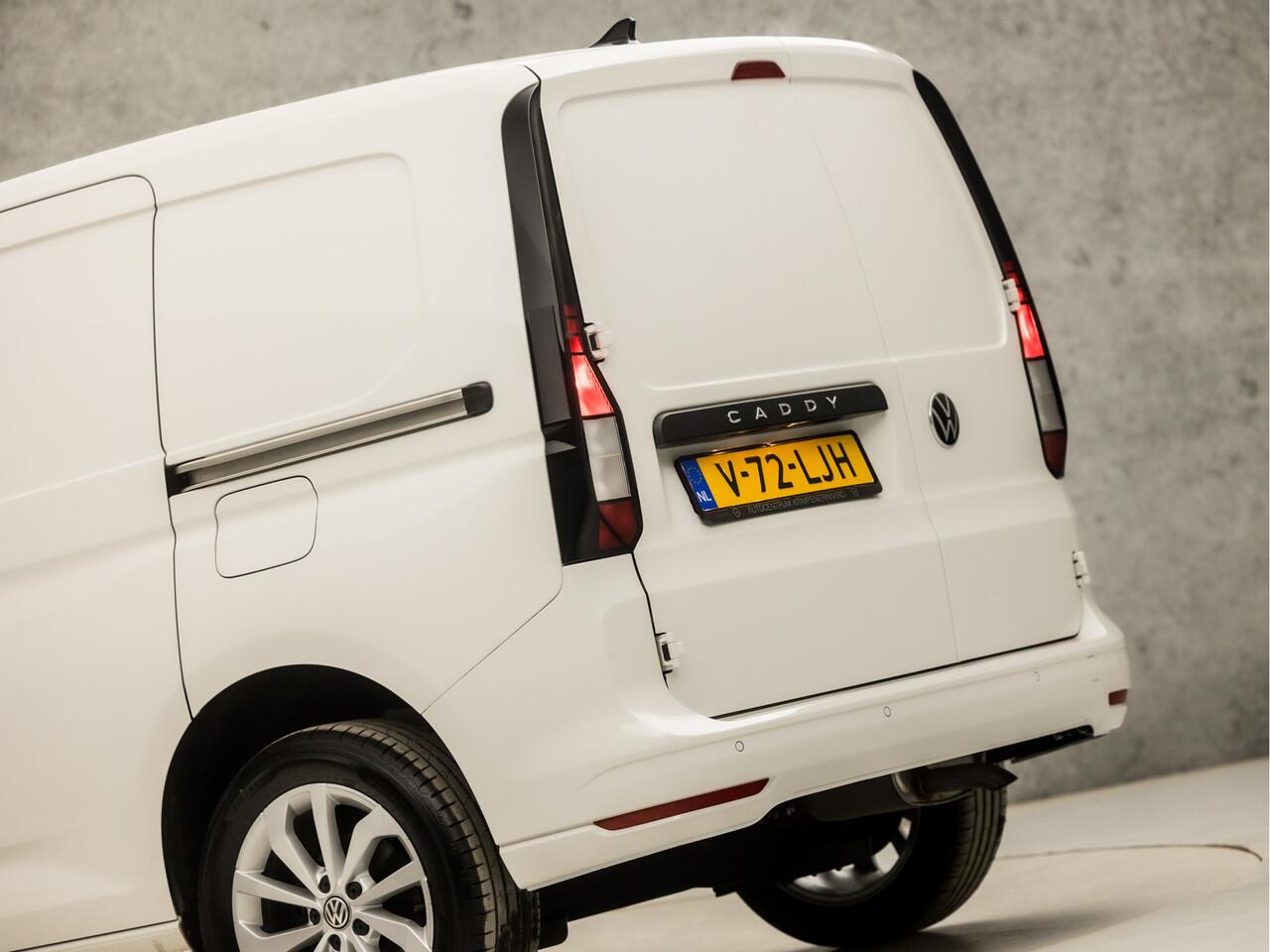 Volkswagen CADDY Cargo 1.5 TSI Exclusive (GRIJS KENTEKEN, BENZINE, DUBBELE SCHUIFDEUREN, SCHERM, PARKEERSENSOREN, BLUETOOTH, CLIMATE, NIEUWE APK, LM VELGEN, NIEUWSTAAT)