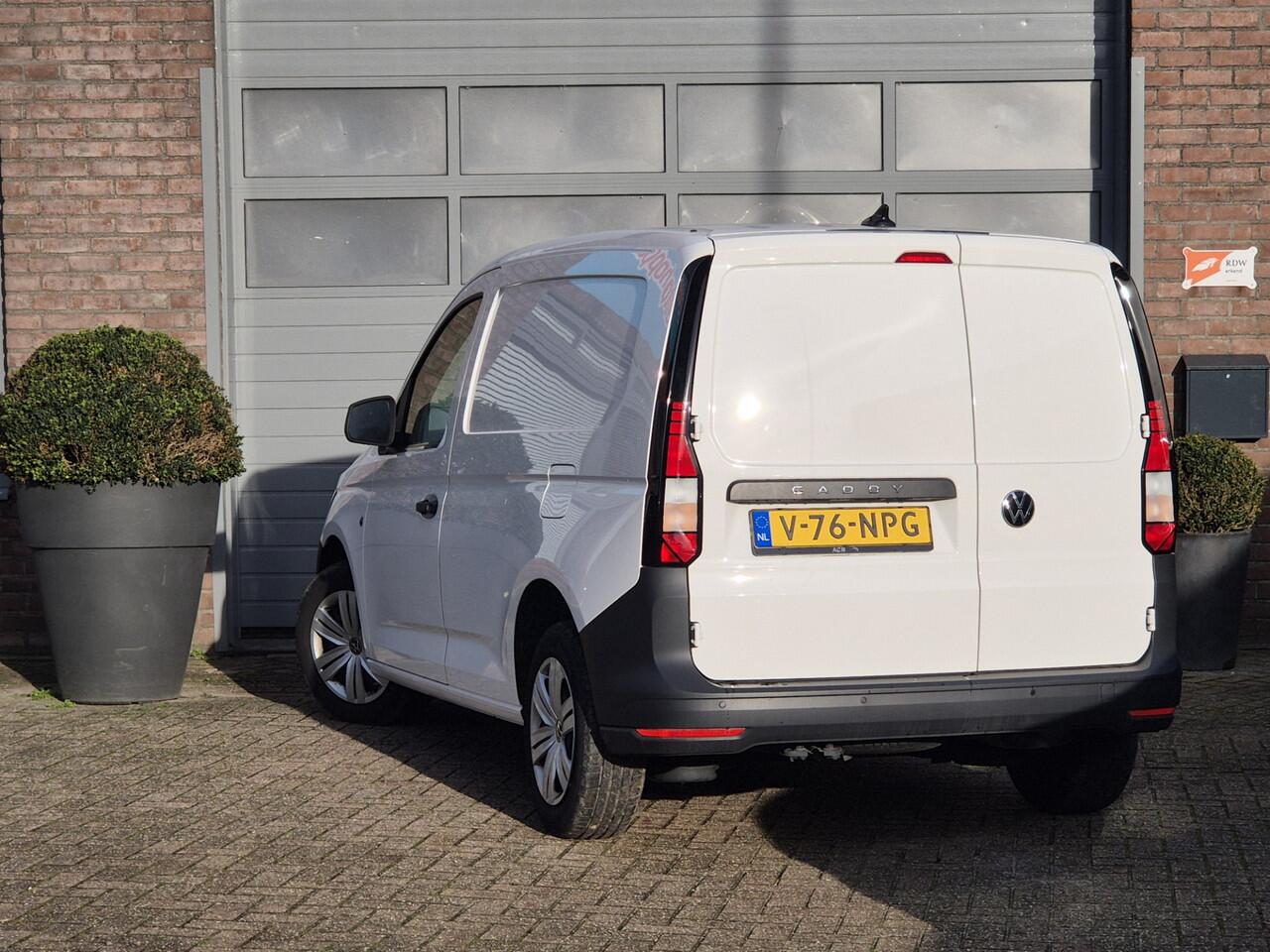 Volkswagen CADDY Benzine!! Grijs kenteken met slechts 7500 km op de teller. Nederlands kenteken volgt. Prijs Ex BTW