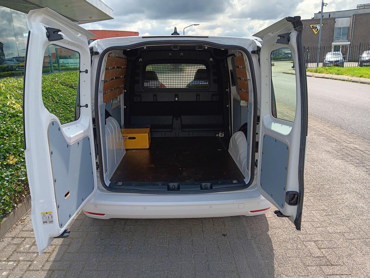 Volkswagen CADDY Cargo 2.0 TDI 102PK Comfort, SPORTSTOELEN, AIRCO, NAVIGATIE, 18" LMV, incl. 12 MND BOVAGGARANTIE Uniek!