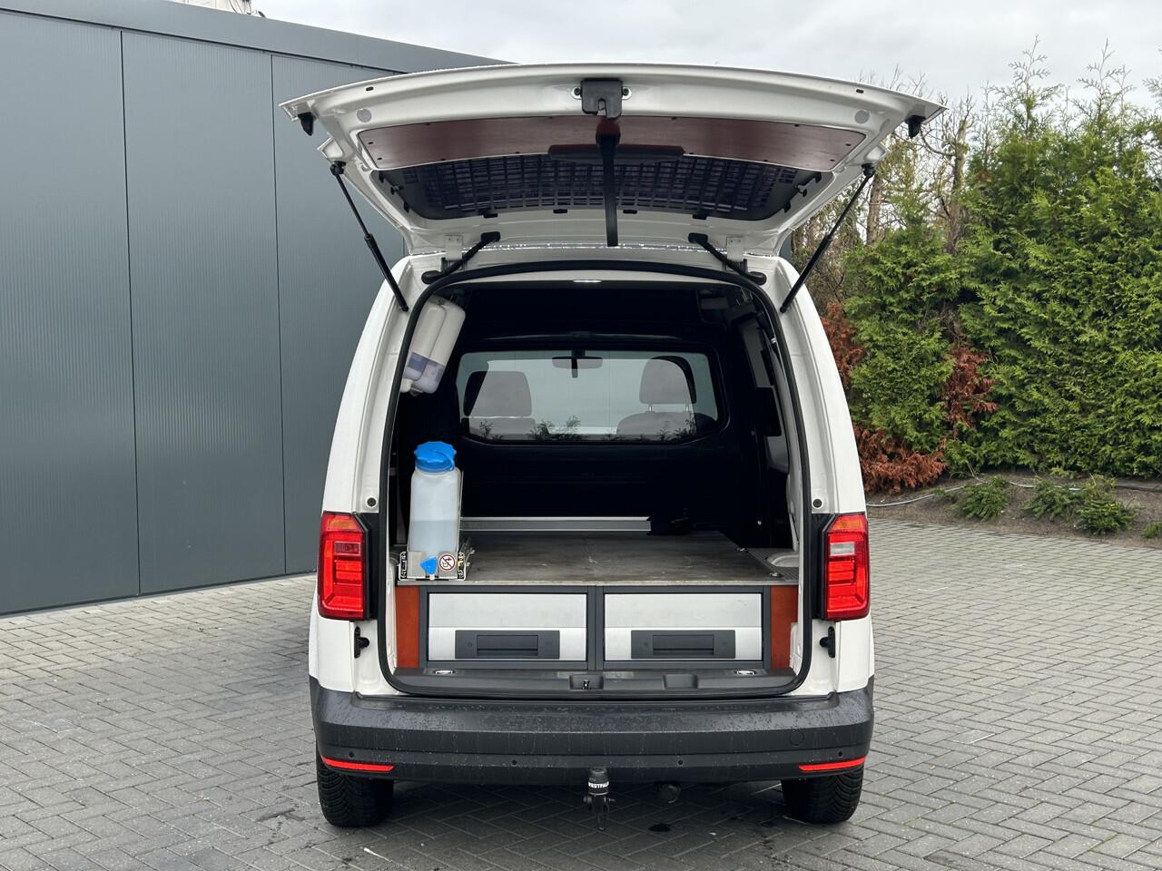 Volkswagen CADDY 2.0 TDI 123 PK / L1H1 / 4x4 / 4Motion / 1e EIG. / ACHTERKLEP / TREKHAAK / INRICHTING / AIRCO / CRUISE / NAVI / APPLE CARPLAY