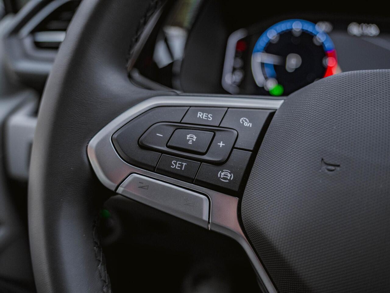 Volkswagen CARAVELLE T6.1 2.0 TDI 204 PK DSG L2H1 A-KLEP ACC | LED | Leder | Side Assist | Privacy glass |