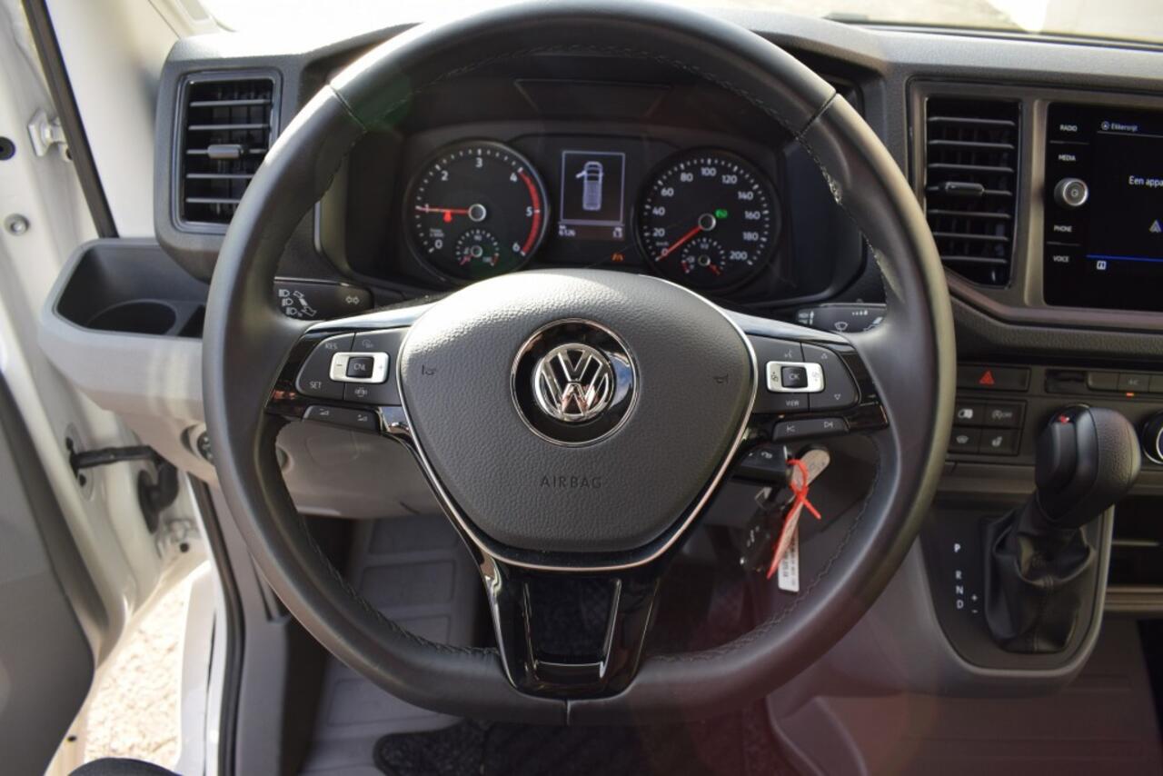 Volkswagen CRAFTER 2.0 TDI L3H3 Highline 140 PK LED TREKHAAK NAVI BETIMMERING