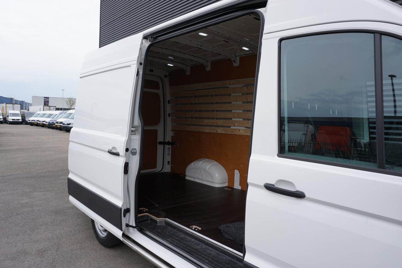 Volkswagen CRAFTER 140PK L3H3/L2H2 Apple Carplay Camera Trekhaak Sidebars Cruise control Voorruitverwarming