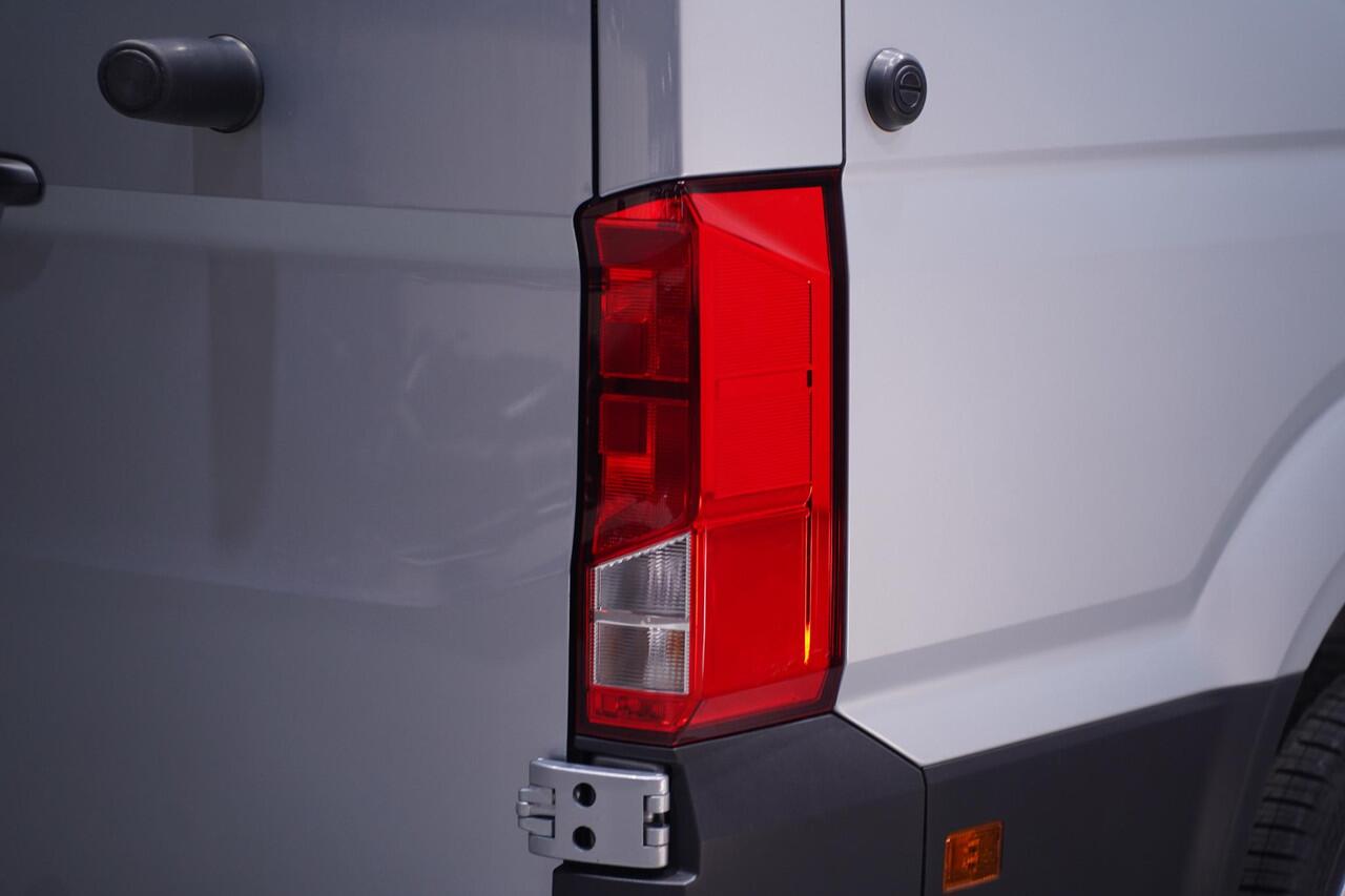 Volkswagen CRAFTER 2.0 TDI 140 pk L3H2 DSG Aut. Nwe Model BPM vrij, Navi, Camera, Trekhaak 3.000 kg, LED Koplampen, 3-Zits