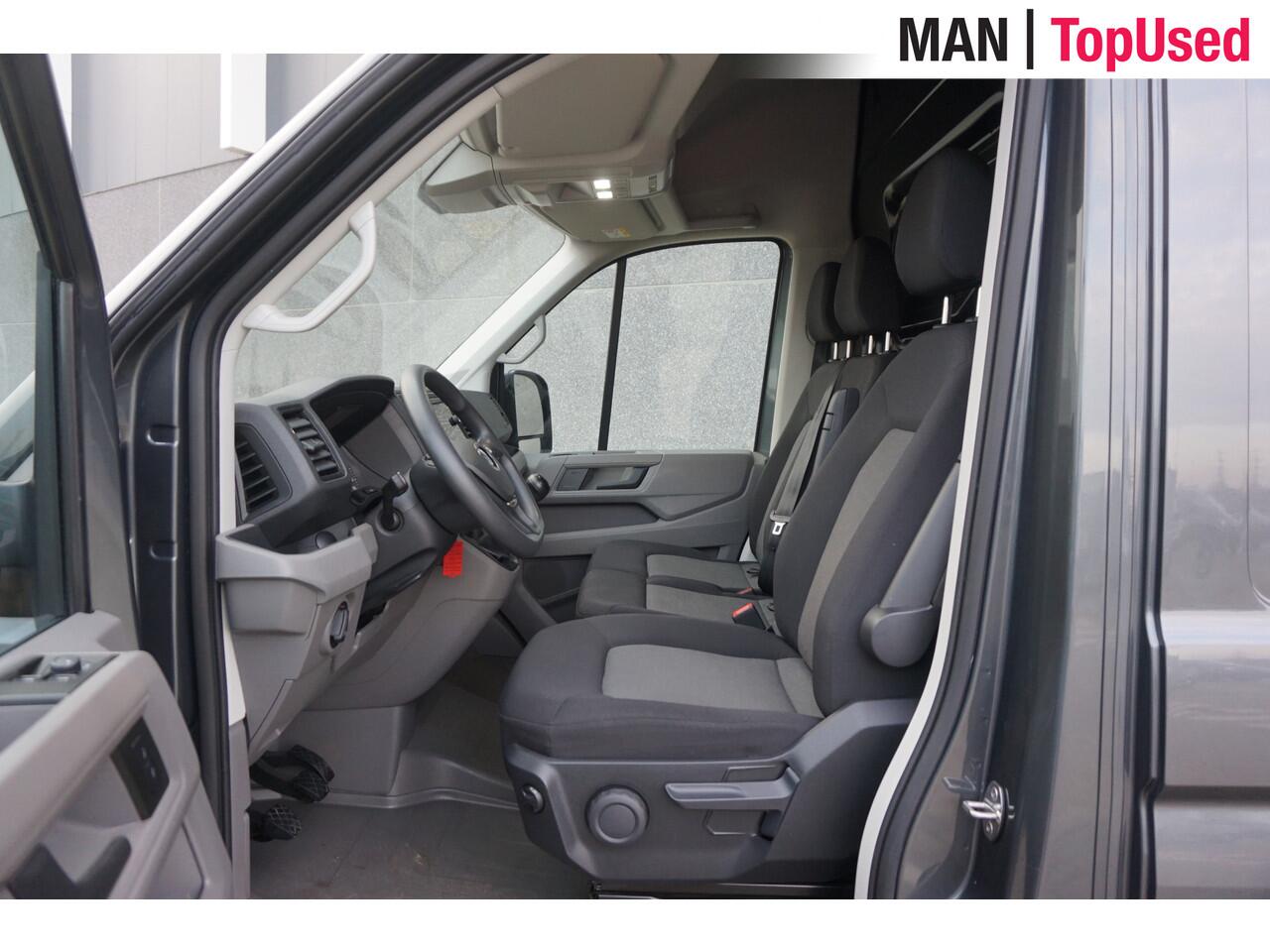 Volkswagen CRAFTER 35 2.0 TDI L4H3 Highline / Trekhaak / 3000KG Trekgewicht / 177 PK / Navigatie / Adaptieve Cruise Control / Apple Carplay / Stoelverwarming
