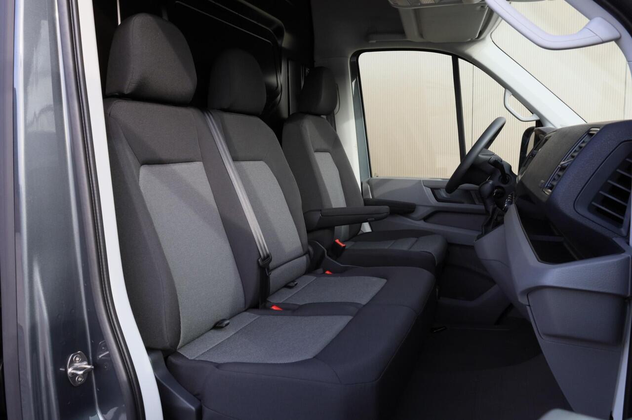 Volkswagen CRAFTER 140PK automaat Exclusive L3H3 GVW 3.5T BPM vrij | Trekhaak | Adaptive Cruise Control | Climatic | Navigatie | Park Assist | Apple CarPlay / Android auto | DAB | 17 inch lichtmetalen velgen