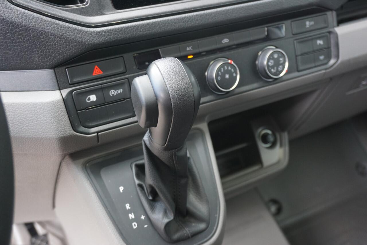 Volkswagen CRAFTER 35 177PK Automaat L3H3/L2H2 Camera 18" Velgen Apple Carplay Navi Cruise control Trekhaak Parkeersensoren