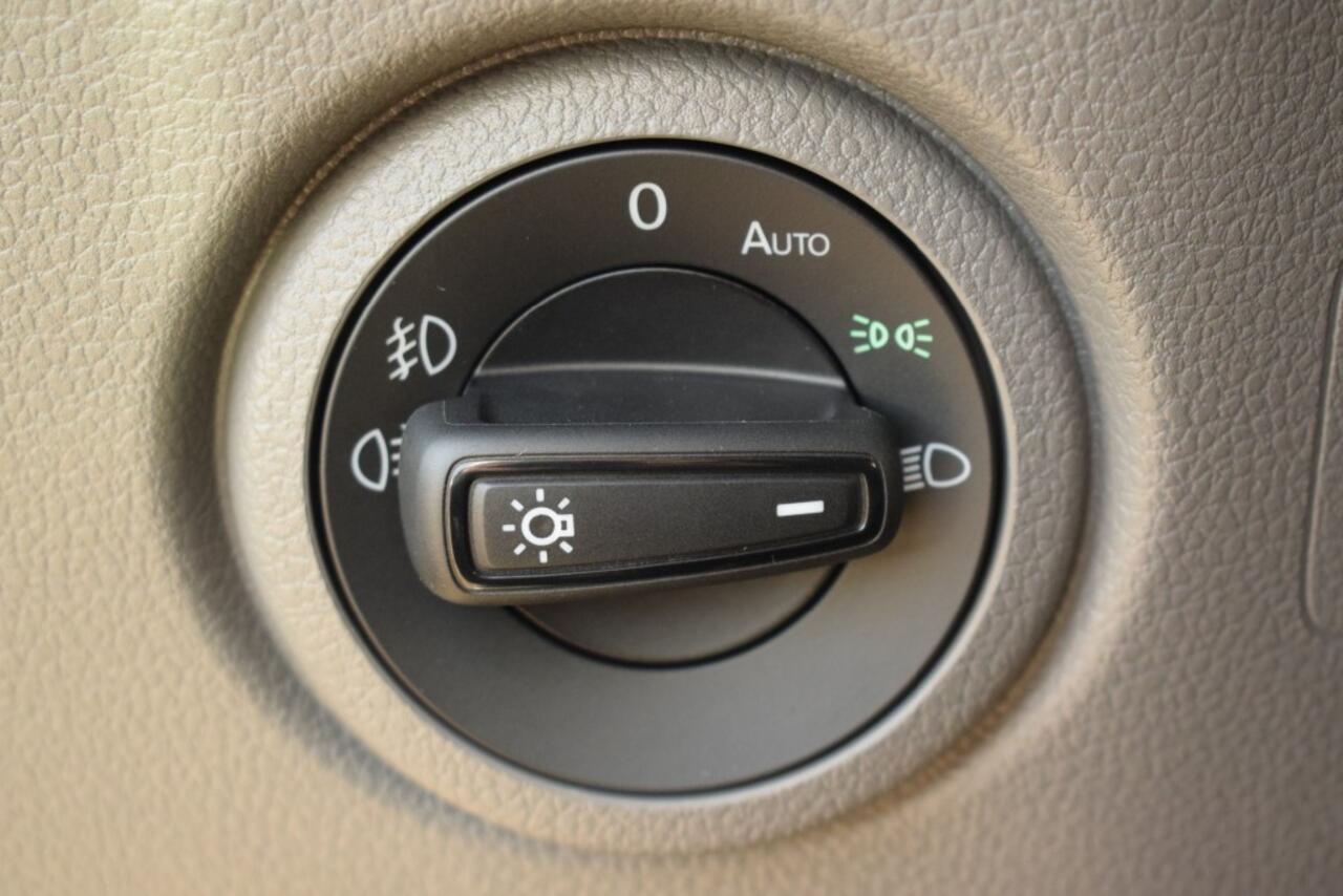 Volkswagen CRAFTER 2.0 TDI L3H3 Highline 140 PK LED TREKHAAK NAVI BETIMMERING