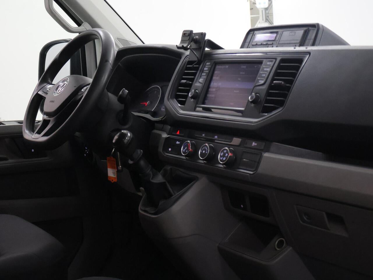 Volkswagen CRAFTER 50 | DC | 177 PK | BE Trekker | Tachograaf | BE-Trekker | Airco | Trekhaak 3500 KG. | 3-zits | Inrichting laadruimte | Koppelschotel