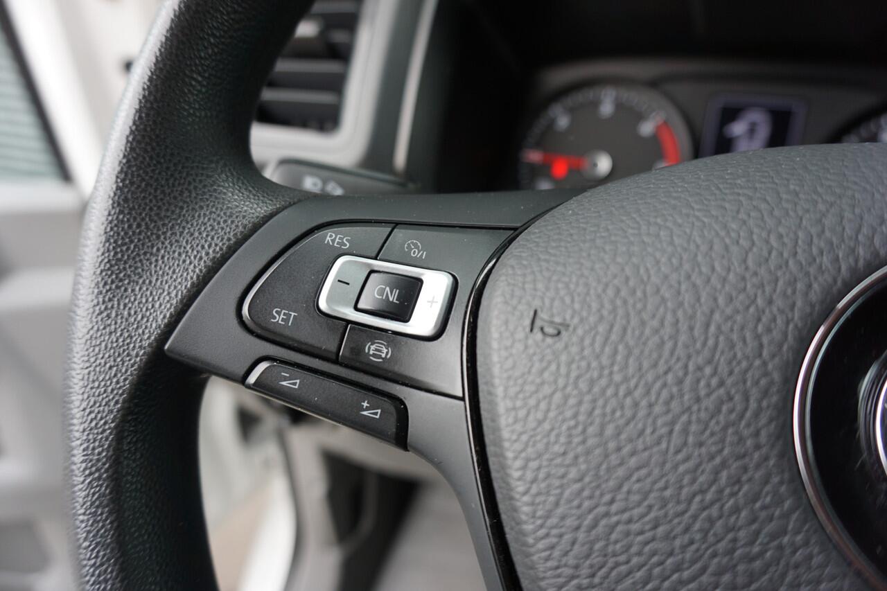 Volkswagen CRAFTER 140PK L3H3/L2H2 Apple Carplay Camera Trekhaak Sidebars Cruise control Voorruitverwarming