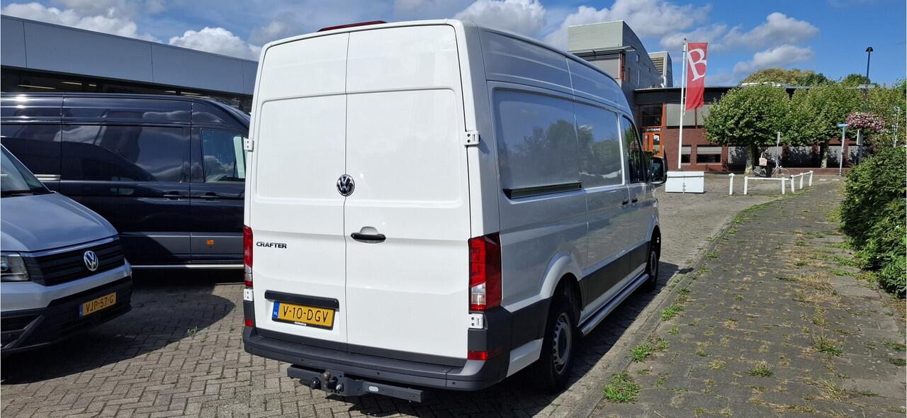 Volkswagen CRAFTER 35 2.0 TDI L3H3 Comfortline 140 pk Automaat / Trekhaak / Navigatie